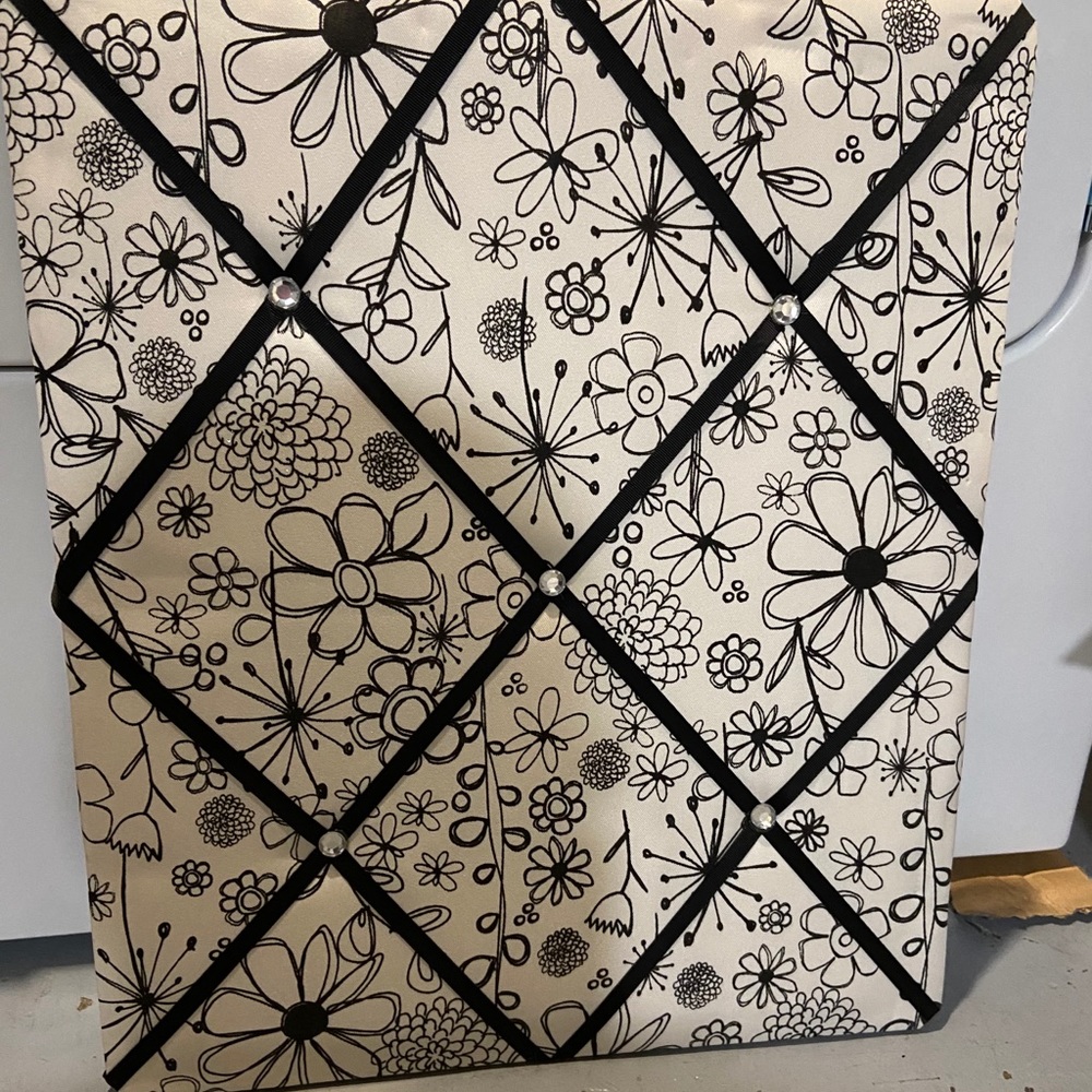 Floral memo board
